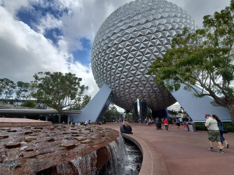 The big ol' golf ball. Everyone takes this picture.